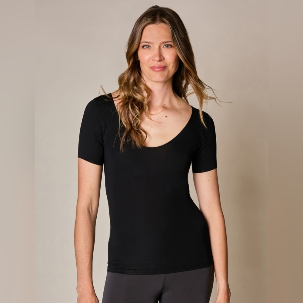 🆕 Brand New - NUMI Signature Sweat-Proof Black Undershirt